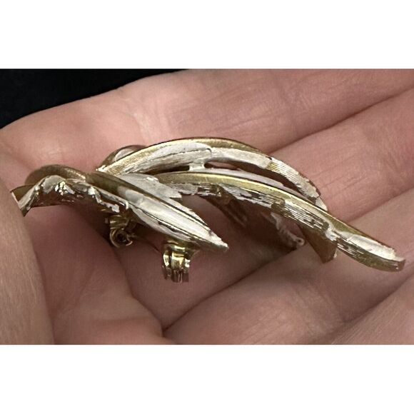 Vintage JJ Brooch Gold And Silver Tone Leaf ‎ w/ Brushed Finish Pin - Picture 5 of 5
